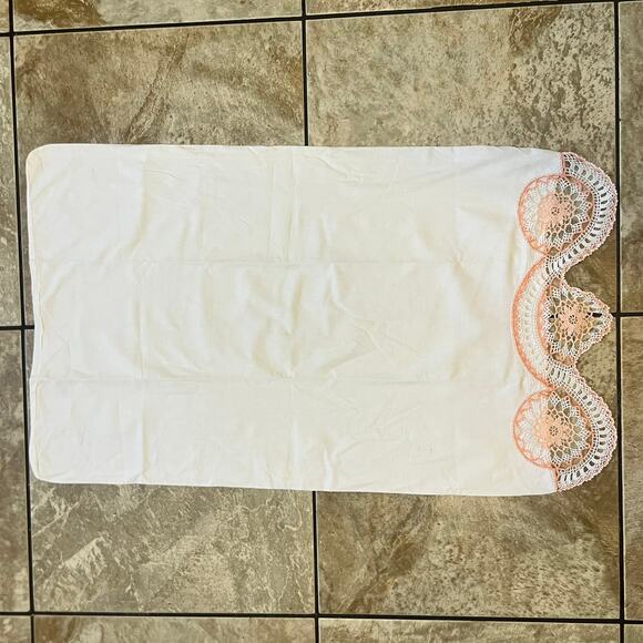 Vintage Pillowcase Crochet Lace Trim Peach Cream Floral Scallop Cottage Decor - Picture 2 of 9